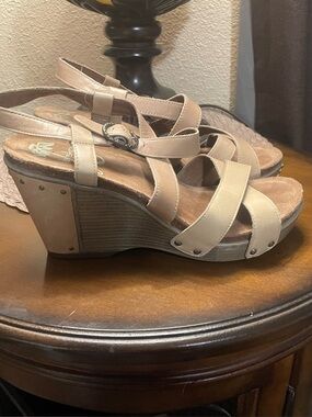 Dansko Women's Neutral Tan Leather Crisscross Slingback Sandals